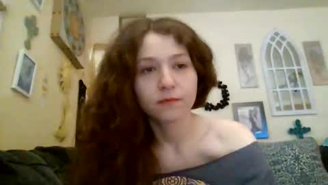 queencrimsonlvx online show from May 31, 2026, 9:49 pm