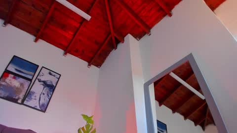 Queen online show from January 30, 2025, 10:19 pm