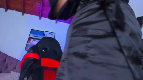 Queen online show from March 3, 2025, 10:10 pm