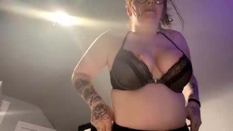 queenjmmannen18 online show from April 6, 2026, 5:41 am