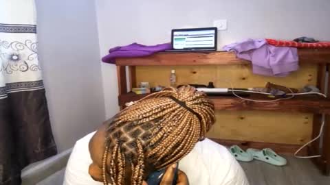 Nina online show from October 1, 2025, 7:36 am