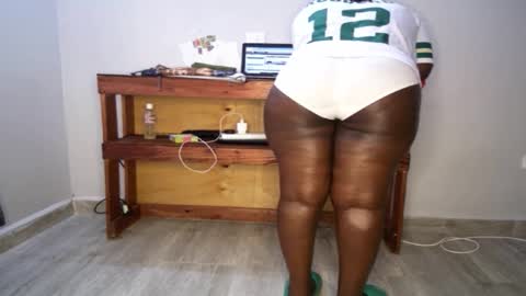 Nina online show from October 29, 2025, 8:16 am