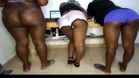 Snapshot of queenkiah chatting on March 22, 2026, 3:26 pm Nina online show from March 22, 2026, 3:26 pm