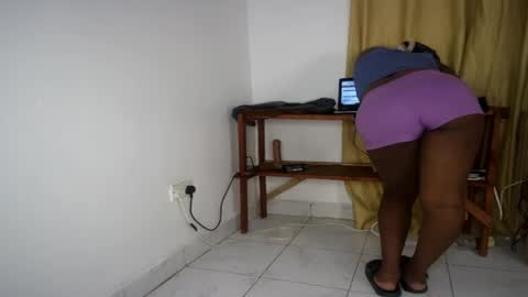 Snapshot of queenkiah chatting on April 12, 2026, 6:51 am Nina online show from April 12, 2026, 6:51 am