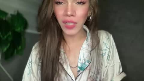 QUEEN online show from December 14, 2025, 12:27 am