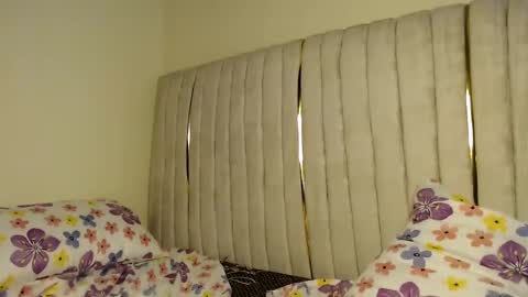 Snapshot of queenofsouls chatting on January 1, 2025, 5:54 am . online show from January 1, 2025, 5:54 am