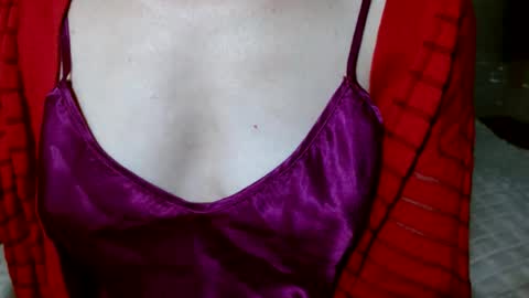 Snapshot of queenoftenderness chatting on July 11, 2026, 4:32 pm queenoftenderness online show from July 11, 2026, 4:32 pm