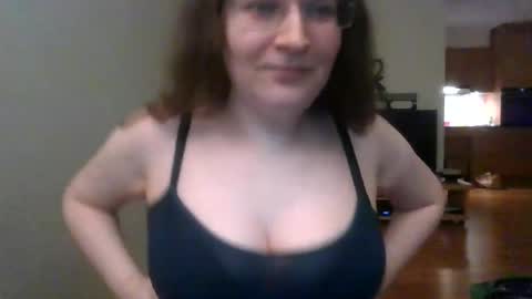 queenofthenights online show from April 16, 2026, 9:39 pm