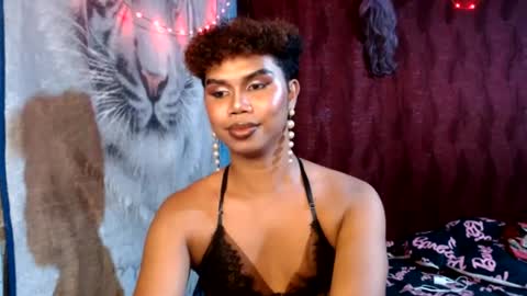 queenpinayebony_xx online show from June 21, 2026, 11:57 am