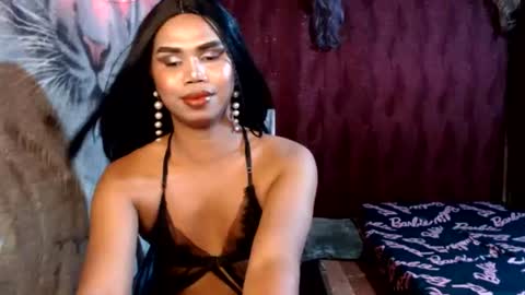 queenpinayebony_xx online show from June 27, 2026, 2:01 pm