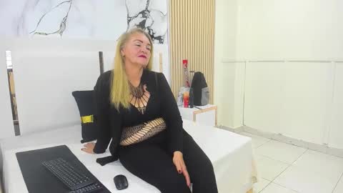 Snapshot of queenstarhyl chatting on February 18, 2026, 1:56 am queenstarhyl online show from February 18, 2026, 1:56 am