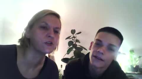 Snapshot of queerbi chatting on April 3, 2026, 6:06 pm bi is from billy online show from April 3, 2026, 6:06 pm