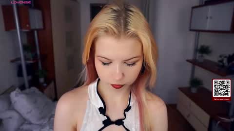 Snapshot of quennabrucker chatting on November 24, 2025, 4:23 am Tate online show from November 24, 2025, 4:23 am