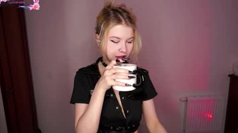 Snapshot of quennabrucker chatting on March 1, 2026, 6:15 am Tate online show from March 1, 2026, 6:15 am