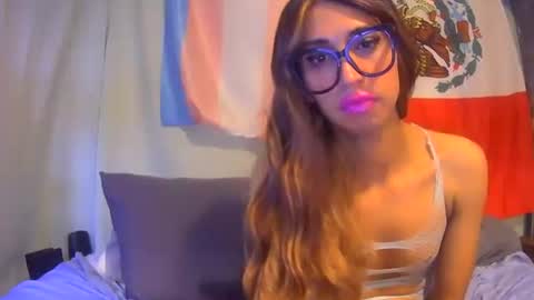 Mia online show from November 14, 2025, 4:06 pm