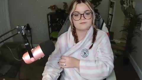 Snapshot of quervoqueen1 chatting on May 27, 2026, 3:14 am Bri online show from May 27, 2026, 3:14 am