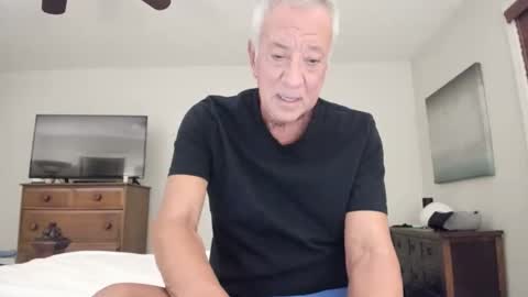 Snapshot of quest_one chatting on December 21, 2025, 12:51 am Jim online show from December 21, 2025, 12:51 am