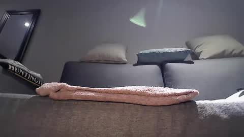 quik32 online show from March 8, 2025, 4:45 am