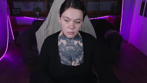 qwertyannie_lbo online show from April 27, 2026, 12:08 am