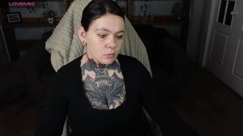 qwertyannie_lbo online show from April 27, 2026, 4:05 pm