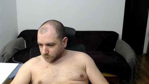 R0bila online show from April 7, 2026, 9:59 pm