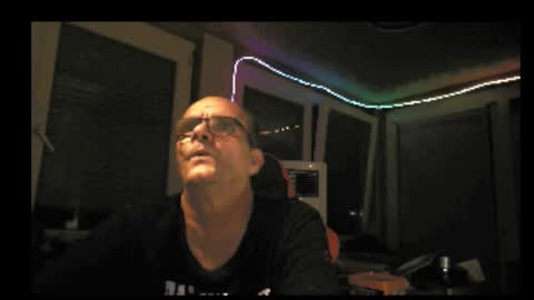 Snapshot of r_2d2_ chatting on October 17, 2025, 9:17 pm dj mike online show from October 17, 2025, 9:17 pm