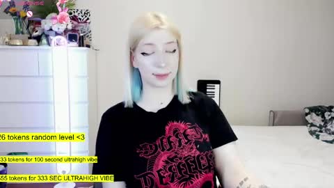 Snapshot of raaaaaaawr chatting on April 13, 2026, 7:03 am - online show from April 13, 2026, 7:03 am