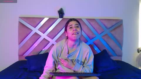 Rachell online show from September 26, 2025, 3:54 am