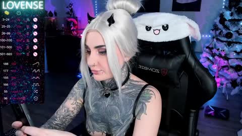Snapshot of rachelqueen_ chatting on January 17, 2025, 5:19 pm  Miko Pleasee help me get 100 likes online show from January 17, 2025, 5:19 pm