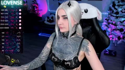 Snapshot of rachelqueen_ chatting on January 19, 2025, 12:50 pm  Miko Pleasee help me get 100 likes online show from January 19, 2025, 12:50 pm