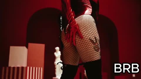 Snapshot of rachelqueen_ chatting on February 3, 2025, 2:13 pm  Miko Pleasee help me get 100 likes online show from February 3, 2025, 2:13 pm