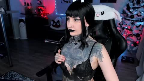 Snapshot of rachelqueen_ chatting on February 4, 2025, 2:10 pm  Miko Pleasee help me get 100 likes online show from February 4, 2025, 2:10 pm