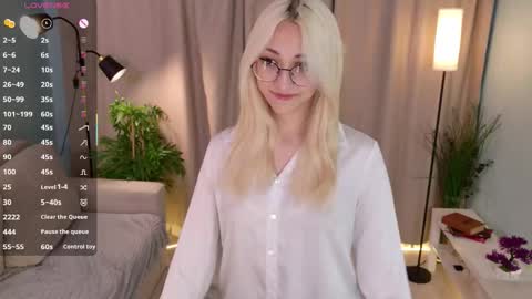 Karina online show from October 19, 2025, 9:37 pm