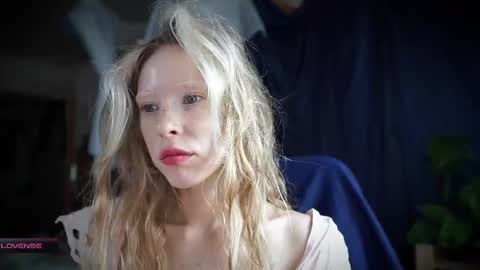 Snapshot of radiant_ada chatting on September 16, 2025, 9:21 am ada online show from September 16, 2025, 9:21 am