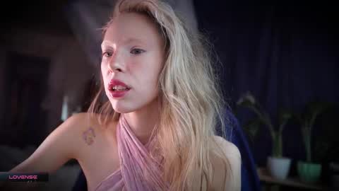 Snapshot of radiant_ada chatting on November 7, 2025, 9:42 am ada online show from November 7, 2025, 9:42 am