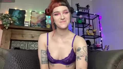 Snapshot of rae_moon chatting on June 11, 2026, 6:06 pm Rae online show from June 11, 2026, 6:06 pm