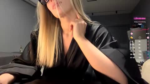 Snapshot of raeannschemmer chatting on February 18, 2026, 3:30 pm Mila online show from February 18, 2026, 3:30 pm