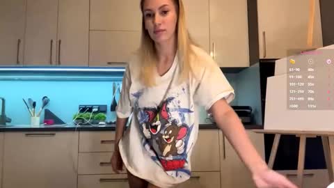 Snapshot of raeannschemmer chatting on March 2, 2026, 4:14 pm Mila online show from March 2, 2026, 4:14 pm