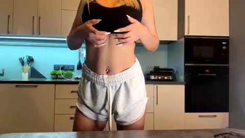 Mila online show from March 18, 2026, 4:10 pm