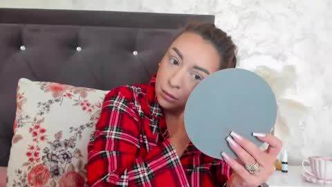 raelledarkstar online show from May 6, 2026, 7:46 am