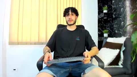 R A F A E L online show from November 7, 2025, 9:04 pm