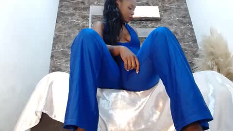 raichellcooper1 online show from September 19, 2025, 3:56 pm