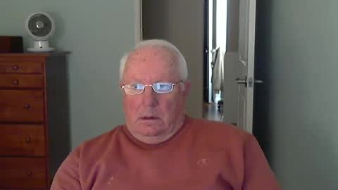 raiderman215 online show from December 8, 2024, 3:13 pm