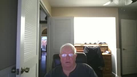 raiderman215 online show from December 4, 2025, 3:32 pm