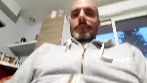 raidhot4646 online show from November 29, 2025, 7:22 am