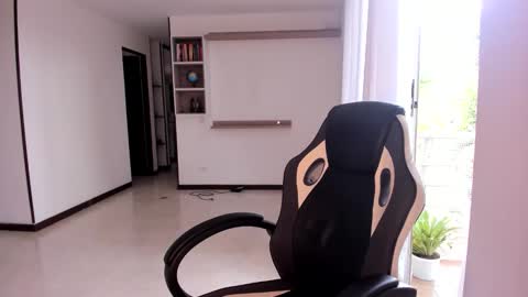 Jennyindependent model . online show from March 18, 2026, 8:01 pm