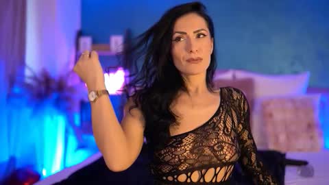 Snapshot of raisavawn chatting on February 9, 2026, 7:12 am RaisaVawn online show from February 9, 2026, 7:12 am