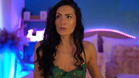 Snapshot of raisavawn chatting on February 16, 2026, 6:42 am RaisaVawn online show from February 16, 2026, 6:42 am