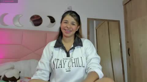  Nina  online show from April 1, 2026, 11:35 pm