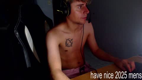 Snapshot of ramisexyloveyou chatting on January 3, 2025, 12:43 am Ramiro online show from January 3, 2025, 12:43 am